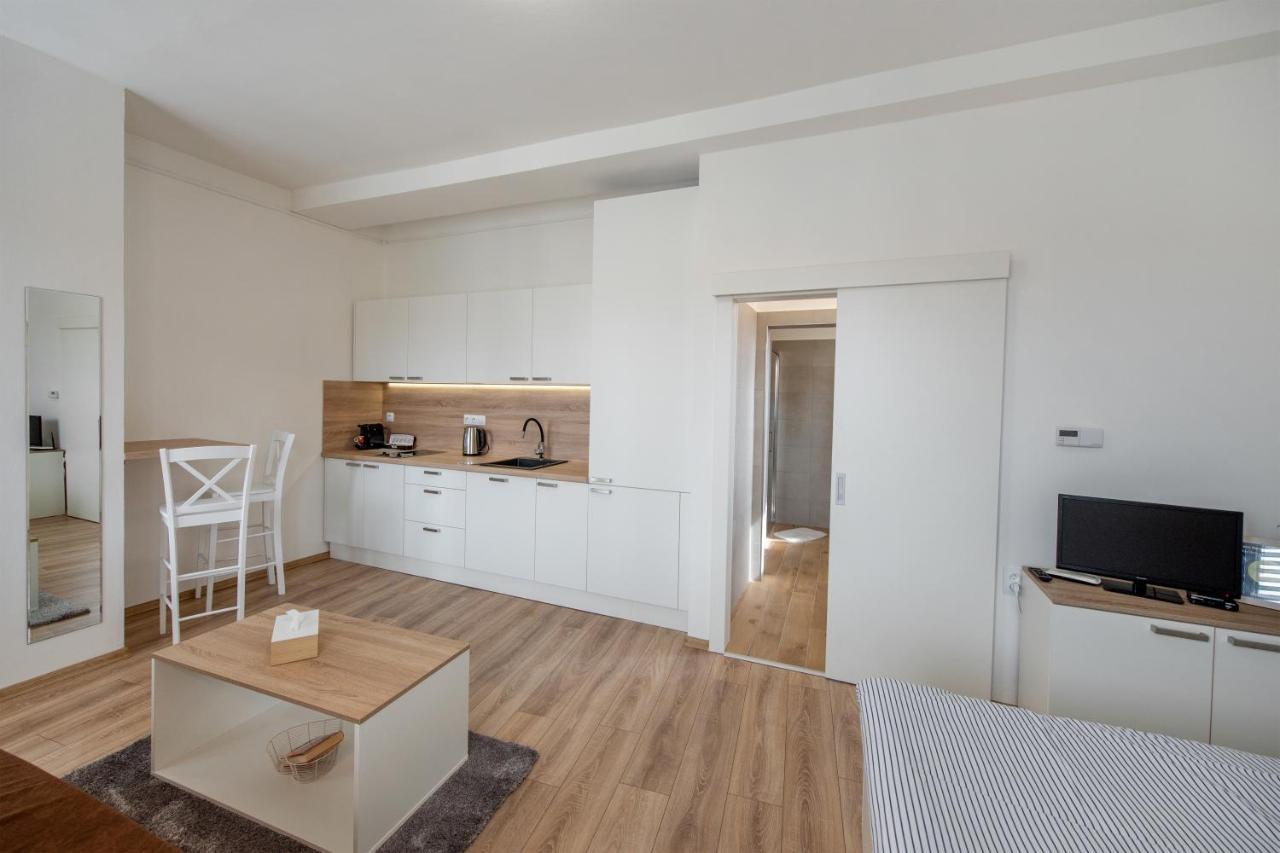 Soho Apartment Pisek  Bagian luar foto